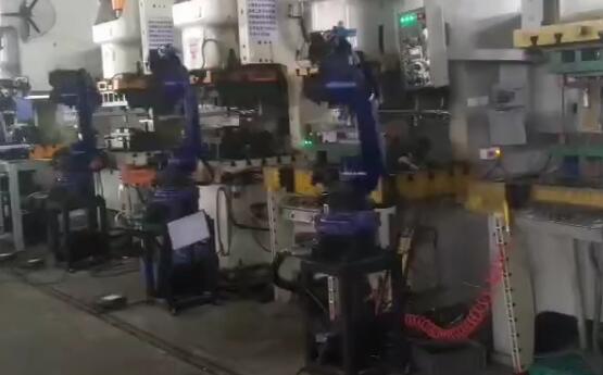 衝床衝壓機械手
