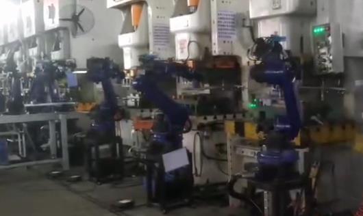 衝床機械手